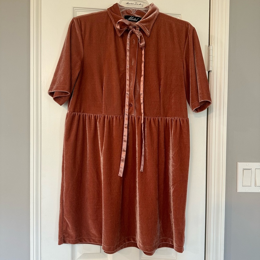 Motel Velvet Dress. Neck Tie. Size L
